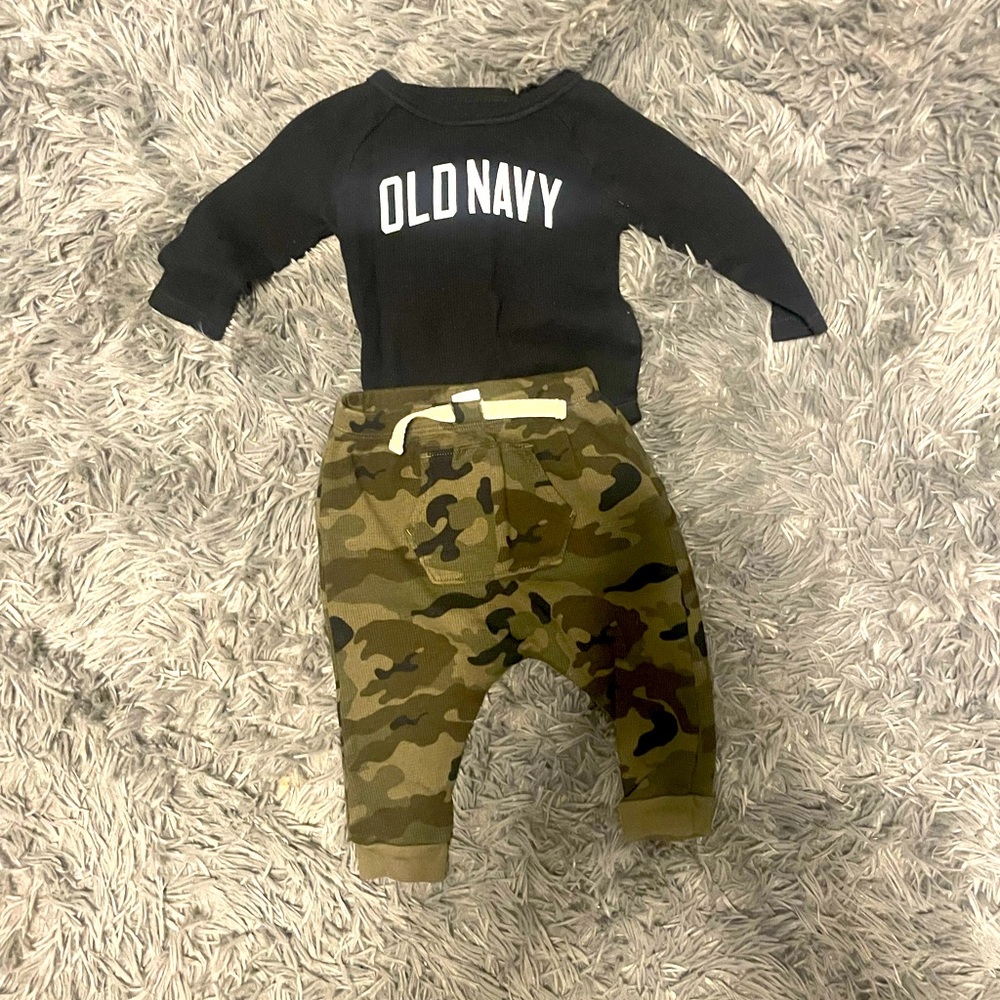 Old Navy Infant Onesie and Jogger Matching Set